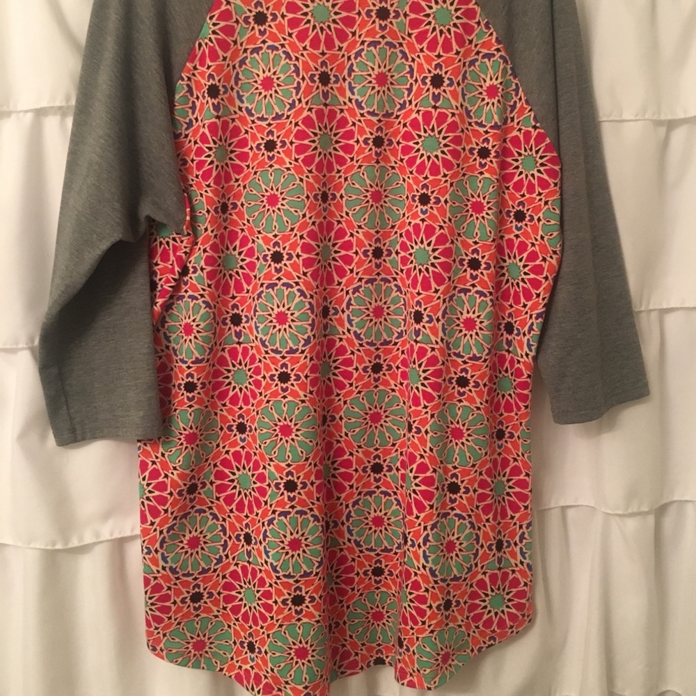 Lularoe Randy 3/4 sleeve Baseball style tee! - Picture 3 of 4